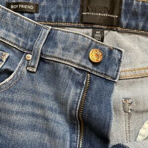 WHBM Boyfriend Jeans – Size 8P | Medium Wash | Extra High-Rise Chill